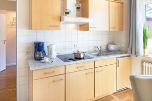 Fridge, stovetop, coffee/tea maker, toaster