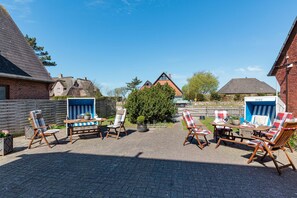 Outdoor dining - Herzlich Willkommen im Appartement Hoyring (List)