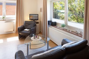 Fernseher, Bücher, Stereoanlage