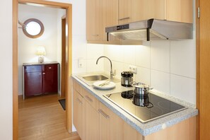 Kühlschrank, Herdplatte, Geschirrspüler