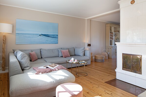 TV, fireplace, stereo
