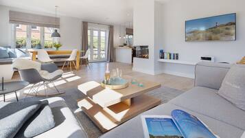 TV, fireplace, stereo