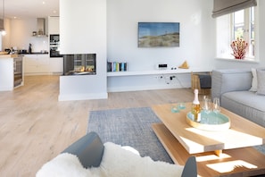 TV, fireplace, stereo