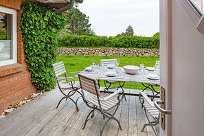 Outdoor dining - Herzlich Willkommen im Ferienhaus Acht Ahoi (List)