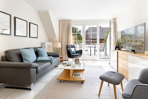 Téléviseur, livres, chaîne audio