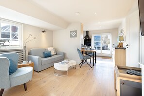 TV, fireplace, stereo