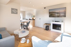 TV, fireplace, stereo