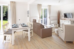 TV, fireplace - Herzlich Willkommen im Ferienhaus Oase (List auf Sylt)