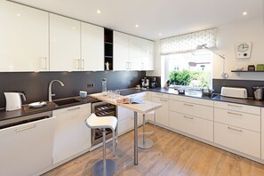 Fridge, oven, stovetop, dishwasher - Herzlich Willkommen im Ferienhaus Oase (List auf Sylt)
