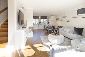 TV, fireplace - Herzlich Willkommen in der Lister Brise (List auf Sylt)