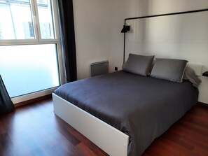1 chambre, fer et planche à repasser, Wi-Fi gratuit, draps fournis