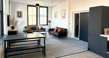 Apt 3, 15 West Street