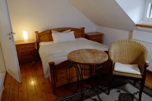 Habitación doble | Escritorio, wifi gratis, ropa de cama