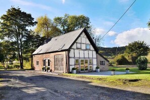 Exterior - Charming Countryside Barn Conversion (Canon Pyon)