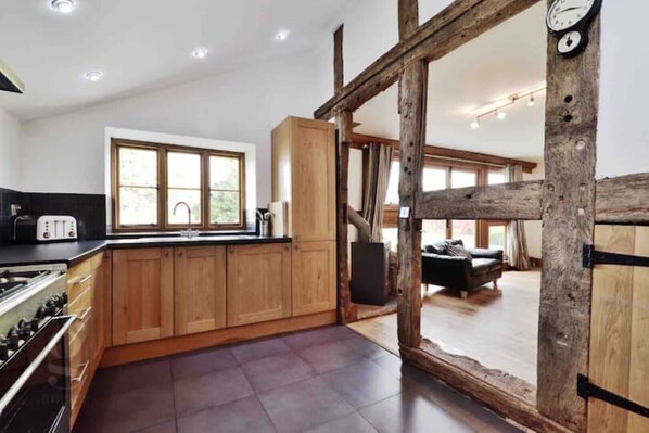 Private kitchen - Charming Countryside Barn Conversion (Canon Pyon)