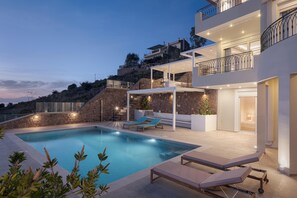 Outdoor pool, pool umbrellas, sun loungers