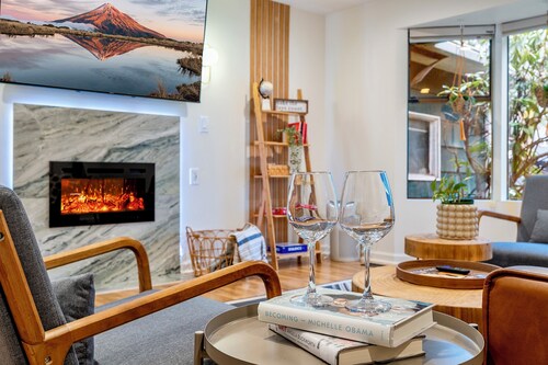 Tremendous 4-bedroom Forest Retreat with Firepit, BBQ