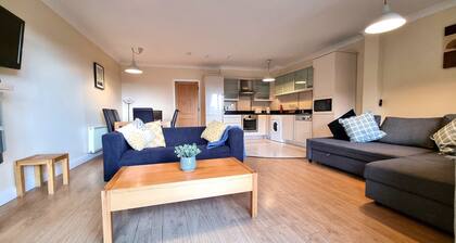 Spacious 2 Bedroom Apartment with Balcony. Early check-in