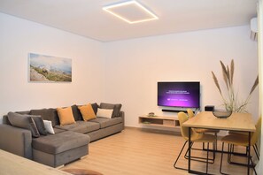 En 21-tommers smart-TV med kabel-kanaler