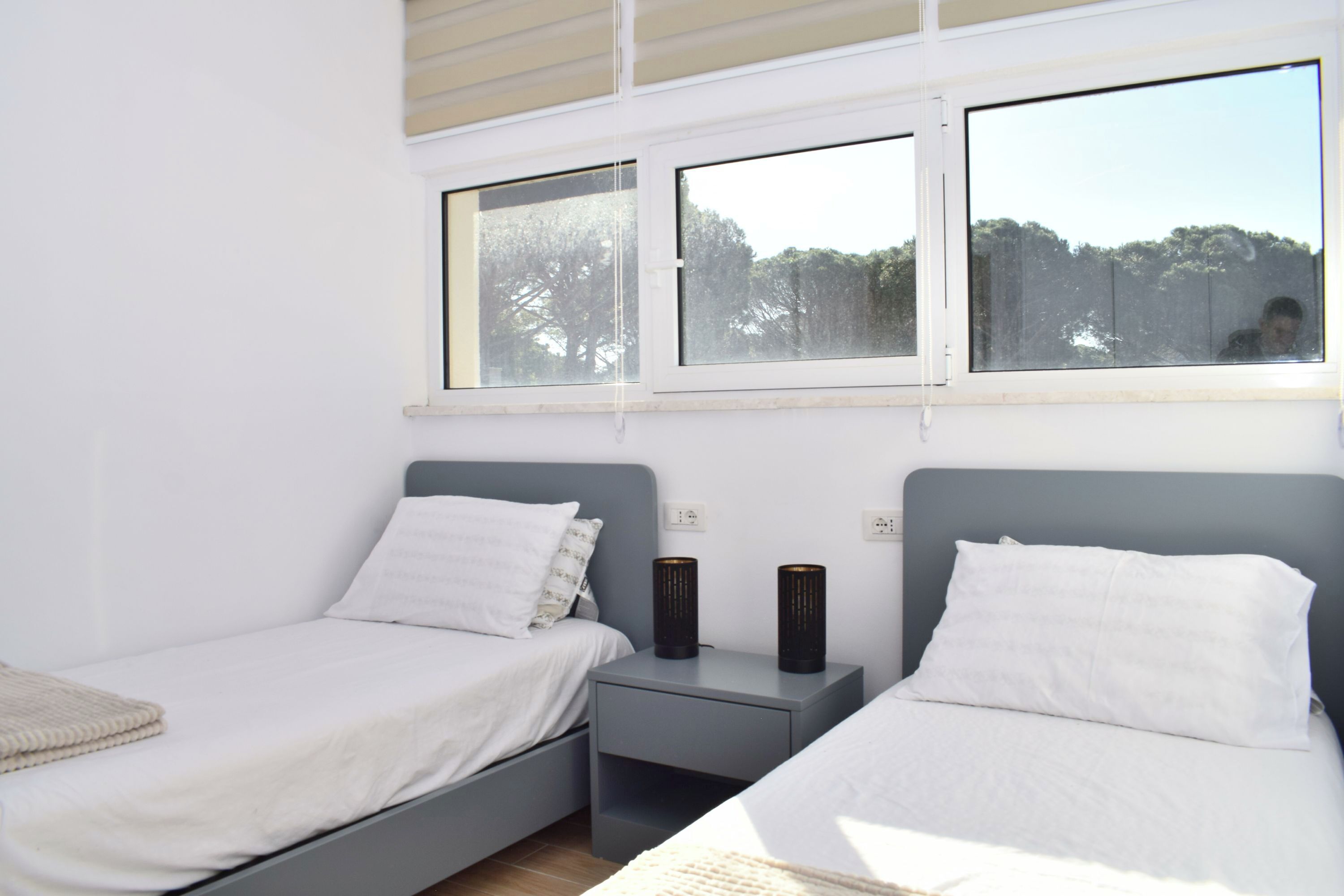 2 عدّة غرف نوم وواي فاي مجانًا وملاءات أسرّة