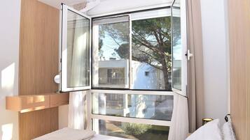 Family Apartment, 2 Bedrooms (San Pietro Holiday Retreat) | 2 bedrooms, free WiFi, bed sheets