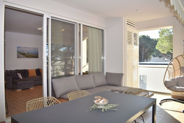 Outdoor dining - San Pietro Holiday Retreat (Ishëm)