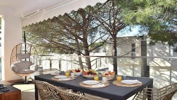 Familienapartment, Mehrere Schlafzimmer (San Pietro Holiday Retreat) | Speisen im Freien
