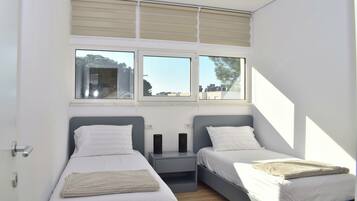 2 عدّة غرف نوم وواي فاي مجانًا وملاءات أسرّة