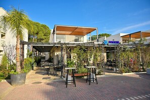 Familjelägenhet - flera sovrum (San Pietro Serenity Home) | Restaurang utomhus