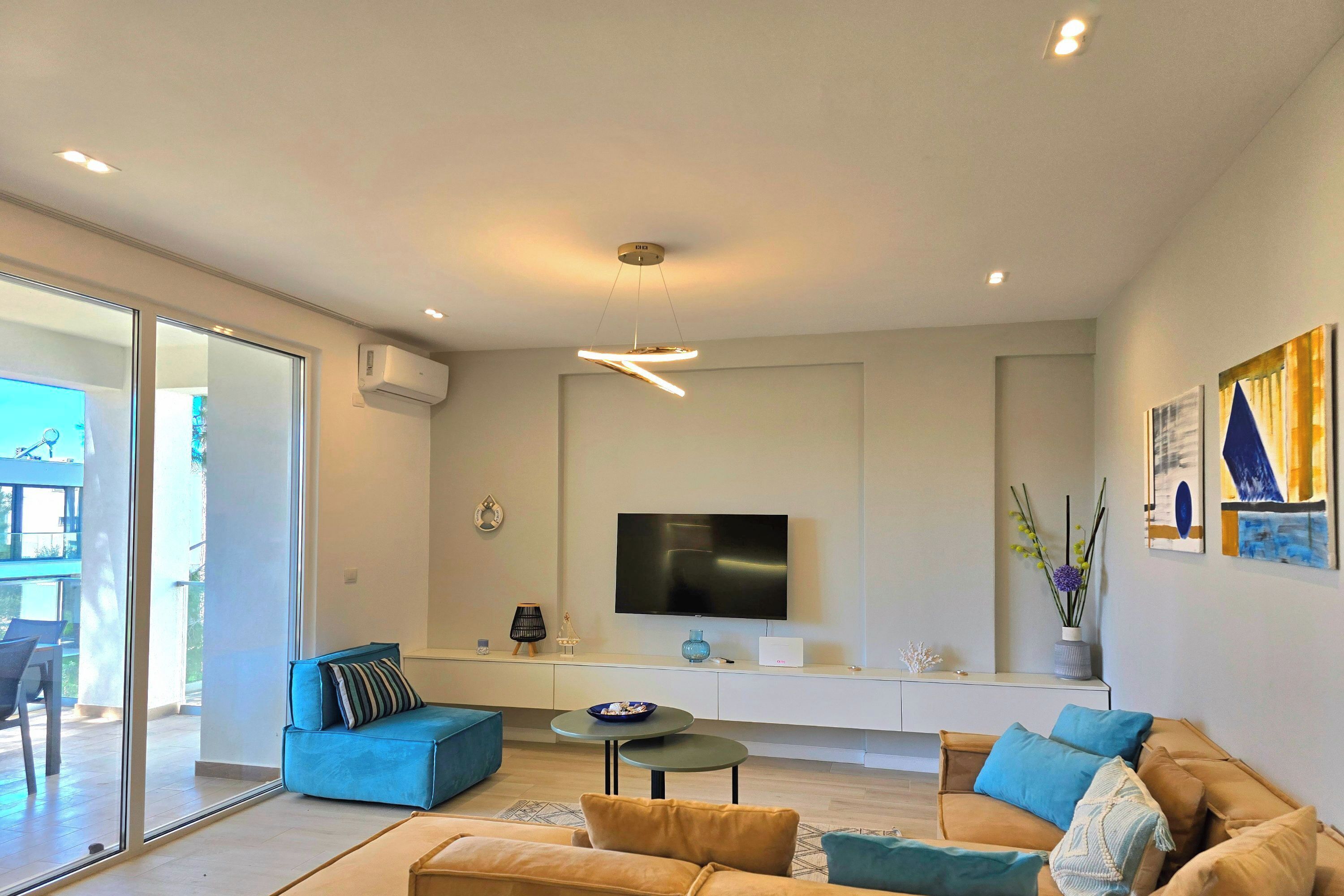 21-Zoll-Smart-TV mit Kabelempfang