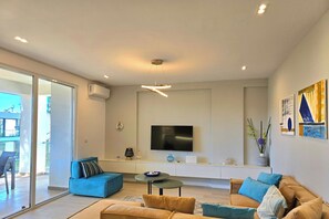 21-英寸智能电视（配备有线频道）