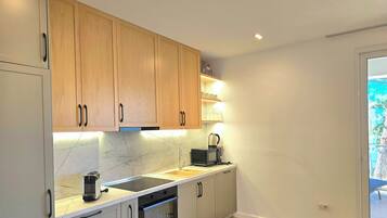 Appartamento familiare, 2 camere da letto (San Pietro Serenity Home) | Cucina privata | Frigorifero, microonde, forno, piano cottura