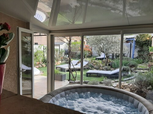 A 20 mn de Cassis, 30 mn d'Aix en Provence et de Marseille, gîte les Lavandes