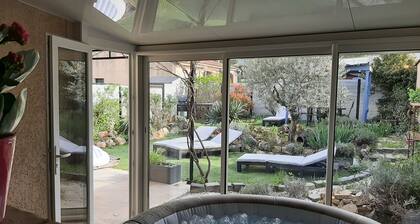 A 20 mn de Cassis, 30 mn d'Aix en Provence et de Marseille, gĂźte les Lavandes