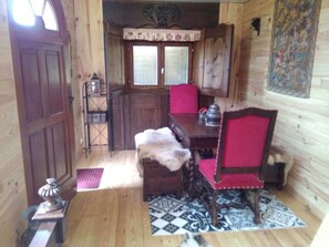 Individually decorated, individually furnished, blackout curtains - ecurie leseigneur (La Haye)