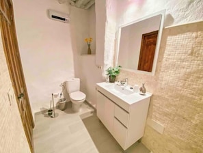 Toallas, jabón, papel de baño