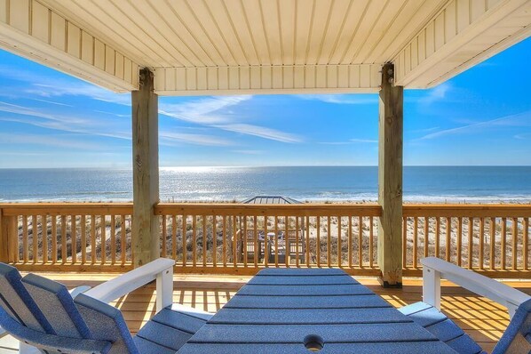 Property grounds - Gorgeous 6 Bedroom 4.5 Bath House, Oceanfront, Gazebo, Sleeps 14 (Oak Island)