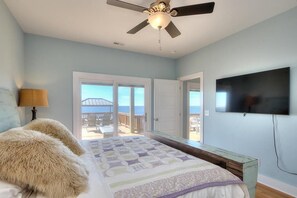 6 bedrooms, iron/ironing board, free WiFi, bed sheets - Gorgeous 6 Bedroom 4.5 Bath House, Oceanfront, Gazebo, Sleeps 14 (Oak Island)