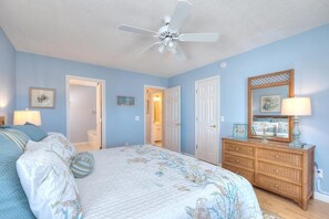 4 室のベッドルーム、アイロン / アイロン台、WiFi (無料)、ベッドシーツ