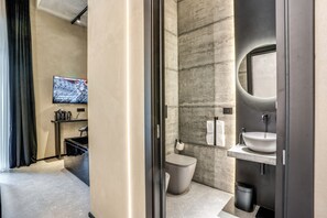 Elite Suite | Bathroom | Hair dryer, bidet, towels, soap - Gallery Experience Napoli (Naples)