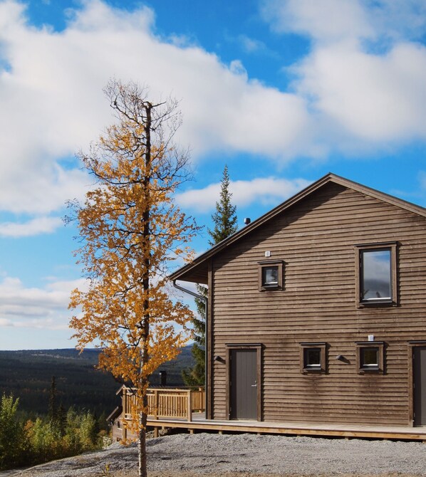 Front of property - Tännäskröket (Tannas)