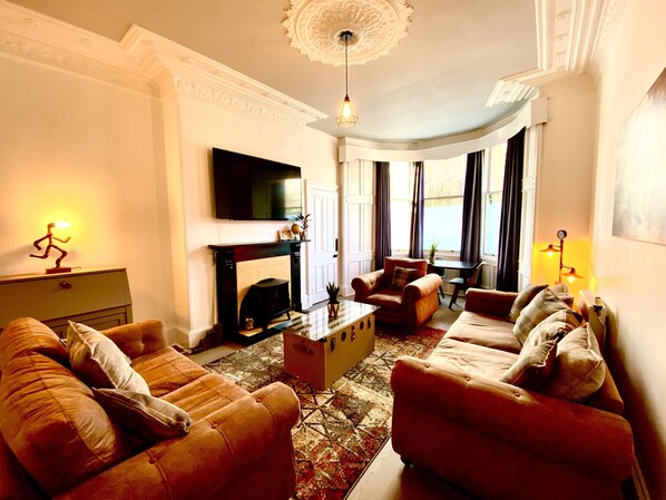 Smart TV - Homely Apartment in Historic Centre (Paisley)