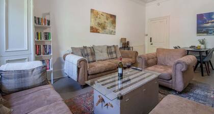 Historic 2-Bed Paisley Retreat | Airport & Station