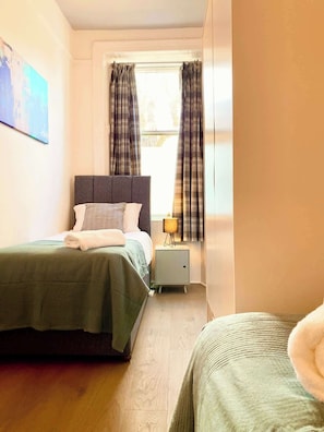 2 bedrooms, iron/ironing board, free WiFi, bed sheets - Historic 2-Bed Paisley Retreat | Airport & Station (Paisley)