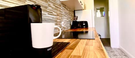 Fridge, oven, cookware/dishes/utensils
