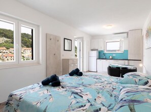 Rumah (Four bedroom Holiday Home with Terrac) | Dapur pribadi | Lemari es