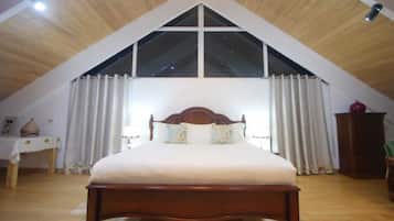 In-room safe, individually decorated, blackout drapes