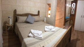 2 bedrooms, desk, iron/ironing board, travel cot