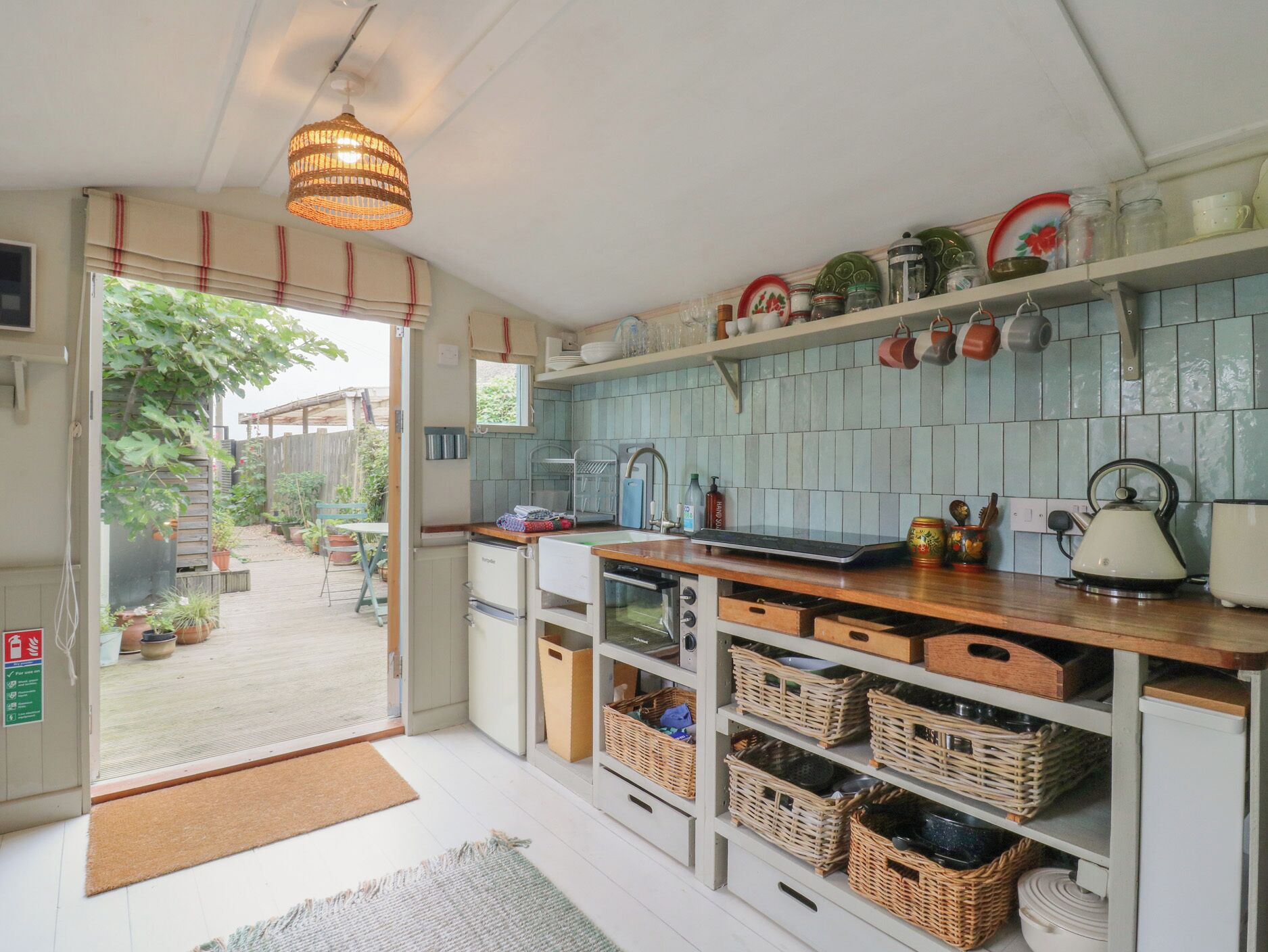 Cottage | Private kitchen | Fridge, electric kettle, toaster, cookware/dishes/utensils
