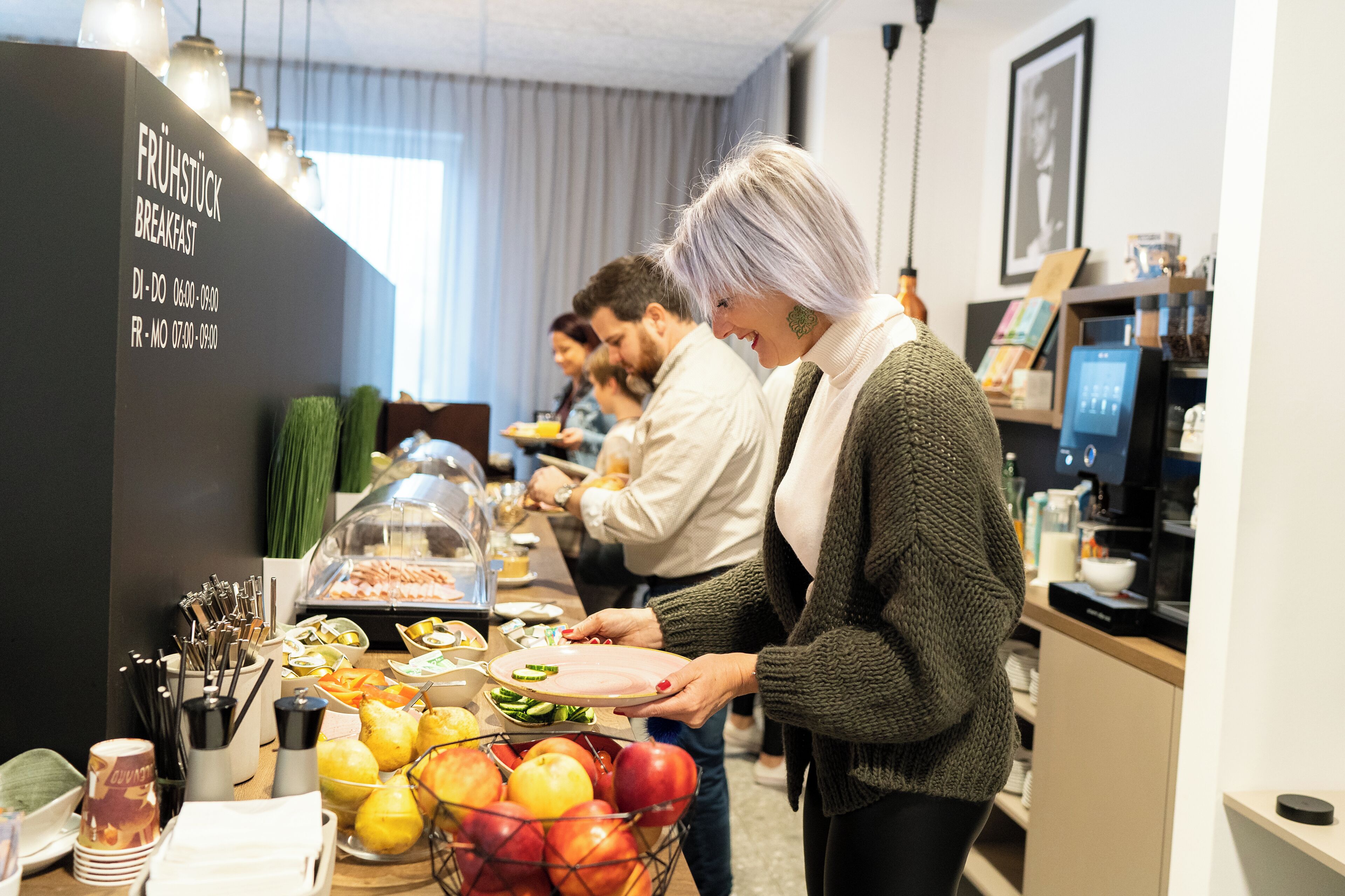 Desayuno buffet diario (EUR 14 por persona)